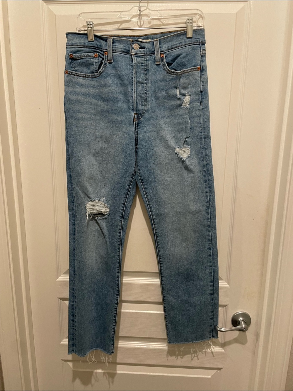 Levi’s Wedgie Straight Women’s Light Blue Distressed Jeans. Size 30